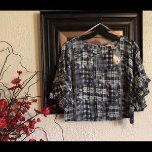 SOLD!! Forever 21 crop ruffle sleeve flowy blouse